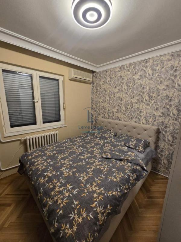 Stan na prodaju u Beogradu, Karaburma, trosoban, 77m2, cena 200000 evra