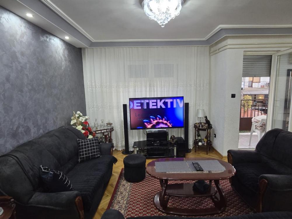 Stan na prodaju u Beogradu, Karaburma, trosoban, 77m2, cena 200000 evra