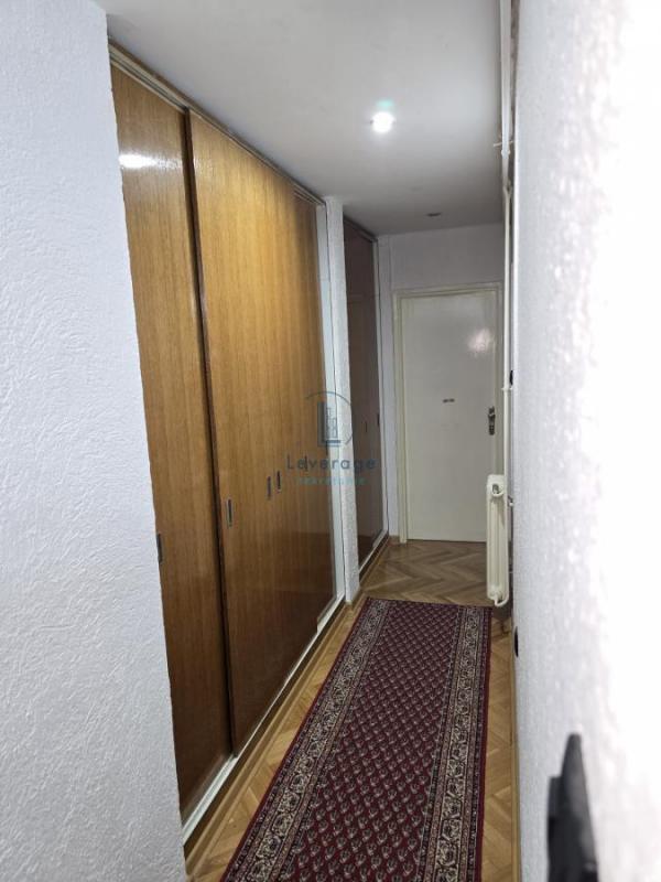 Stan na prodaju u Beogradu, Karaburma, trosoban, 77m2, cena 200000 evra