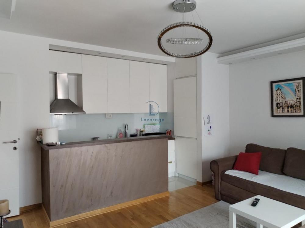 Stan na prodaju u Beogradu, Lion, trosoban, 64m2, cena 265000 evra