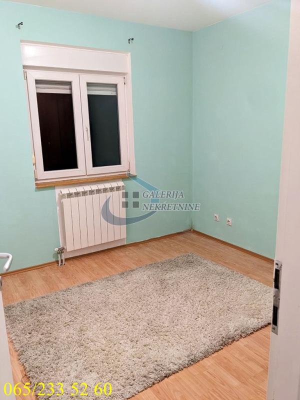 Stan na prodaju u Beogradu, Đeram pijaca, trosoban, 66m2, cena 299000 evra