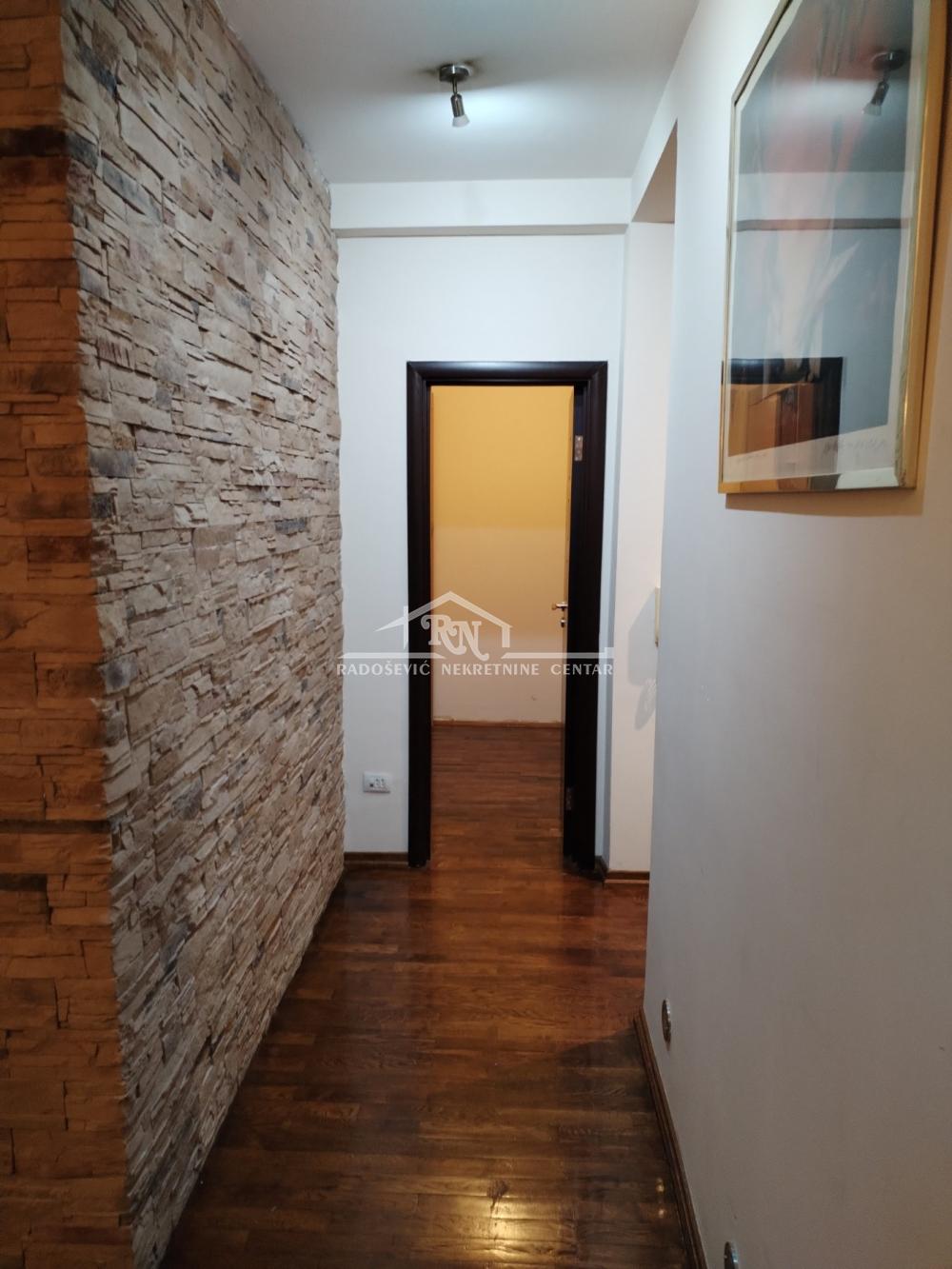 Stan na prodaju u Beogradu, Đeram pijaca, trosoban, 79m2, cena 280000 evra