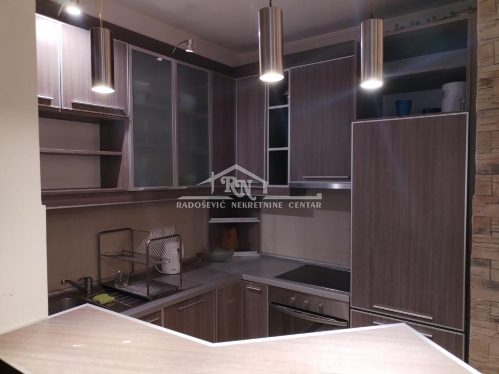 Stan na prodaju u Beogradu, Đeram pijaca, trosoban, 79m2, cena 280000 evra