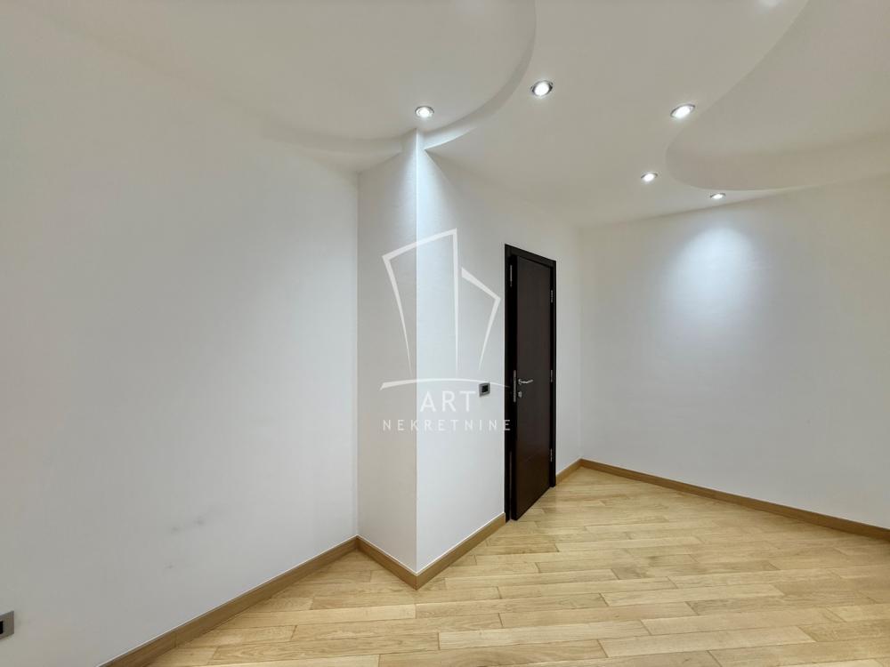 Stan na prodaju u Beogradu, Vračar (Hram), trosoban, 102m2, cena 425000 evra