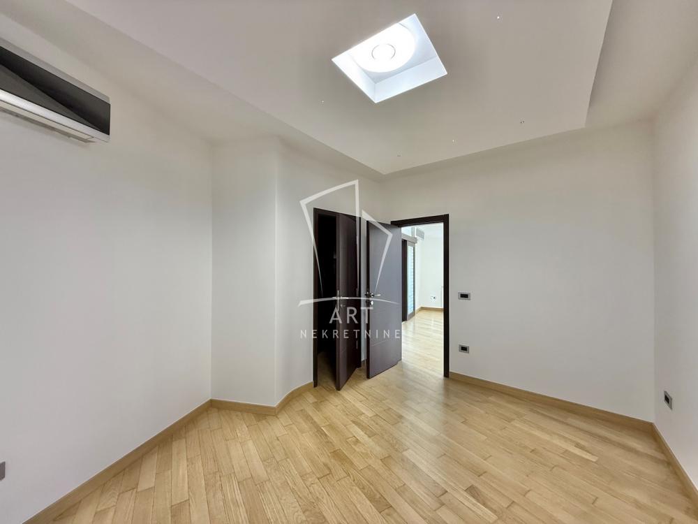 Stan na prodaju u Beogradu, Vračar (Hram), trosoban, 102m2, cena 425000 evra