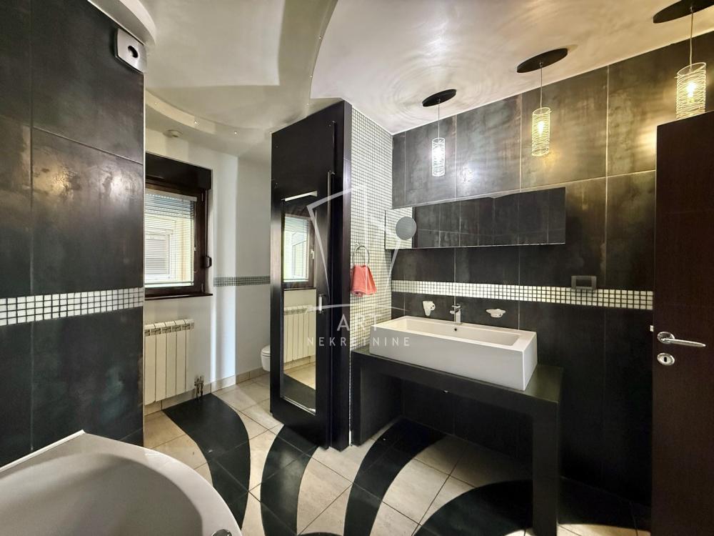 Stan na prodaju u Beogradu, Vračar (Hram), trosoban, 102m2, cena 425000 evra