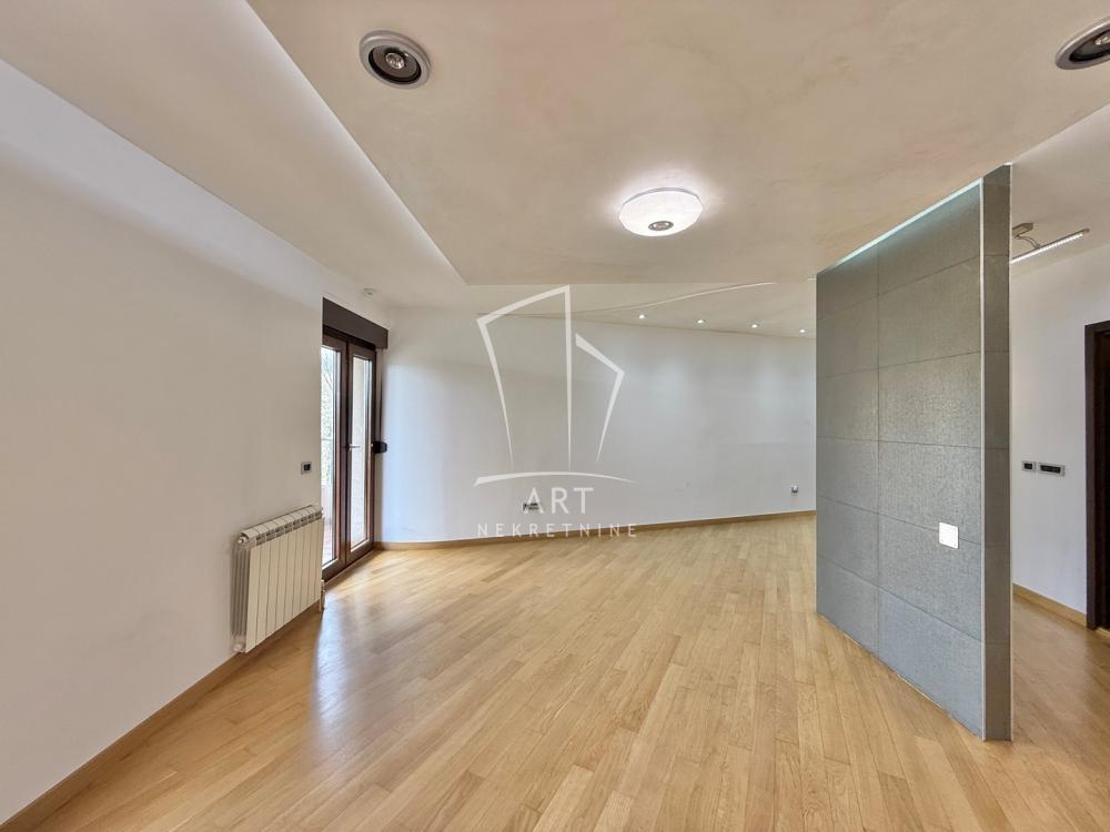 Stan na prodaju u Beogradu, Vračar (Hram), trosoban, 102m2, cena 425000 evra
