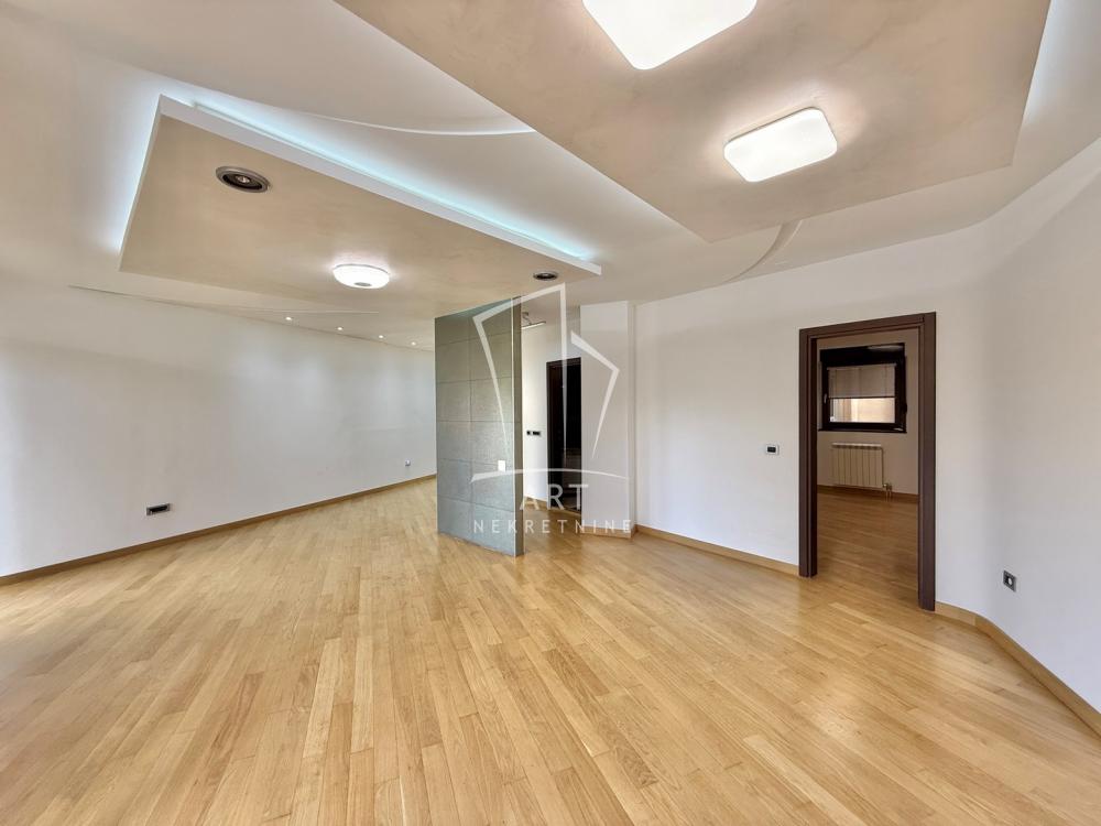 Stan na prodaju u Beogradu, Vračar (Hram), trosoban, 102m2, cena 425000 evra