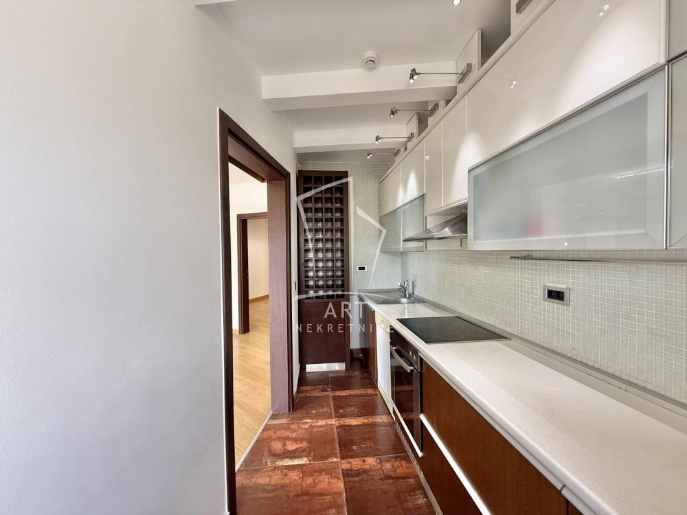 Stan na prodaju u Beogradu, Vračar (Hram), trosoban, 102m2, cena 425000 evra