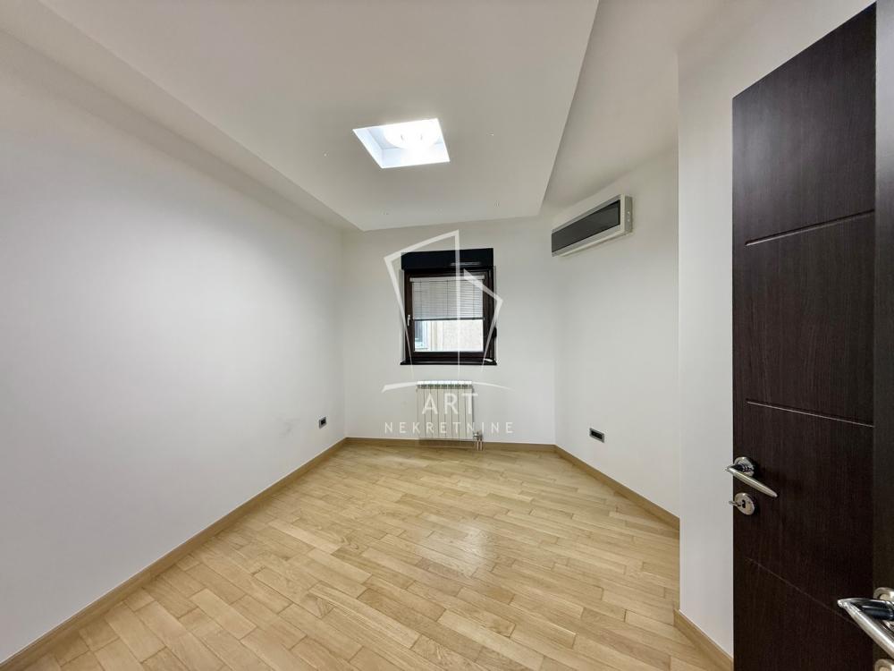 Stan na prodaju u Beogradu, Vračar (Hram), trosoban, 102m2, cena 425000 evra