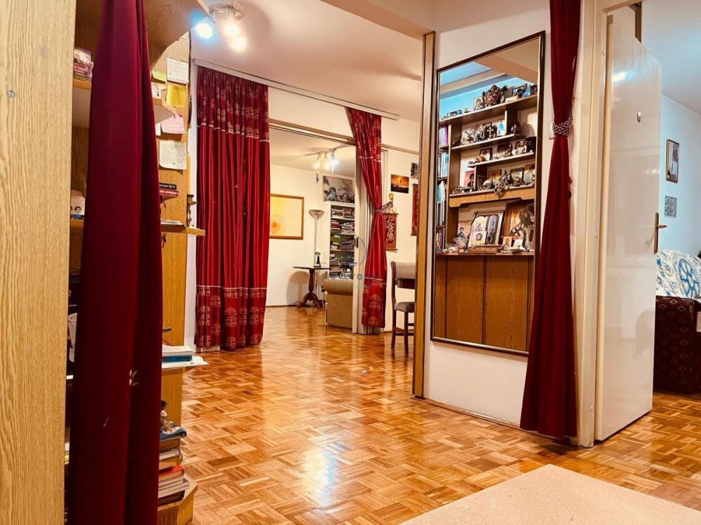 Stan na prodaju u Beogradu, Žarkovo, troiposoban, 101m2, cena 270000 evra