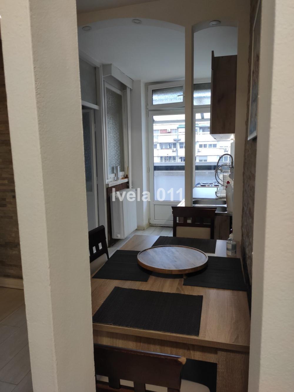 Stan na prodaju u Beogradu, Novi Beograd blok 21 (10. gimnazija), dvoiposoban, 65m2, cena 230000 evra