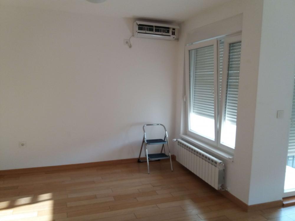Stan na prodaju u Beogradu, Zemun, jednosoban, 37m2, cena 155000 evra