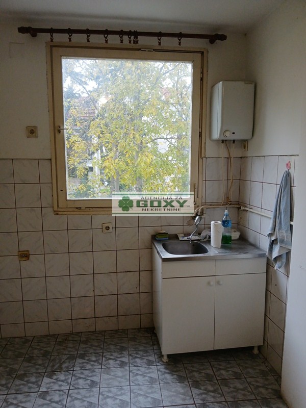 Stan na prodaju u Beogradu, Cerak, trosoban, 76m2, cena 140000 evra
