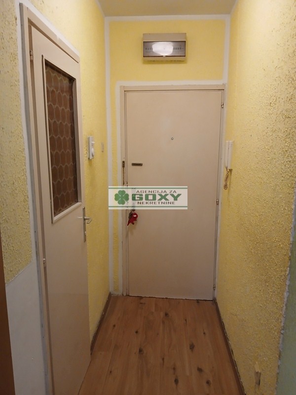 Stan na prodaju u Beogradu, Cerak, trosoban, 76m2, cena 140000 evra