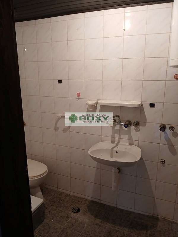 Stan na prodaju u Beogradu, Cerak, trosoban, 76m2, cena 140000 evra