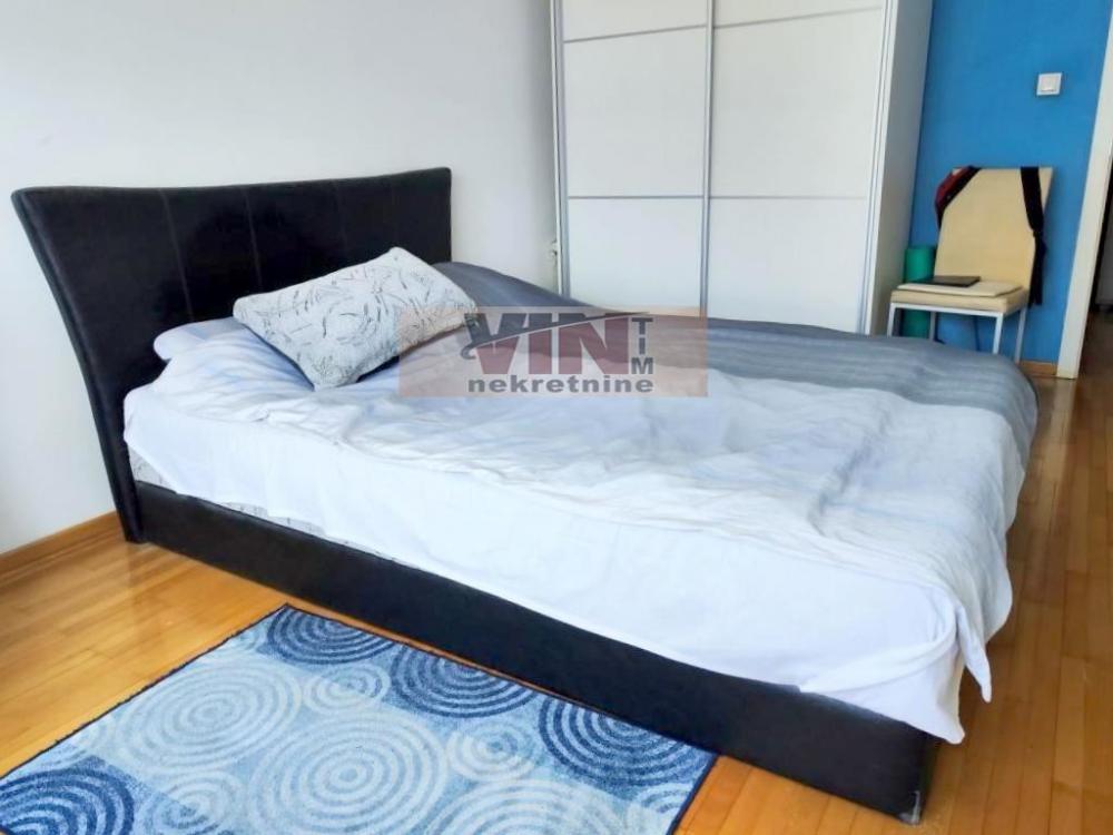 Stan na prodaju u Beogradu, Novi Beograd blok 72, dvoiposoban, 57m2, cena 170000 evra