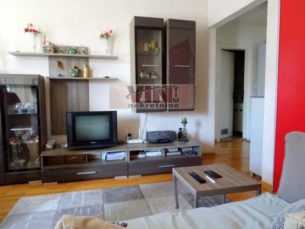 Stan na prodaju u Beogradu, Novi Beograd blok 72, dvoiposoban, 57m2, cena 170000 evra