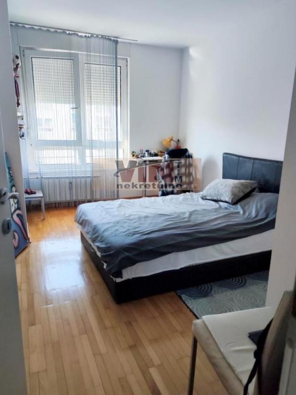 Stan na prodaju u Beogradu, Novi Beograd blok 72, dvoiposoban, 57m2, cena 170000 evra