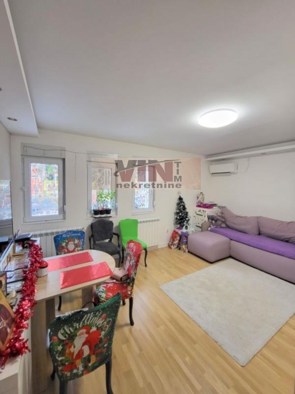 Stan na prodaju u Beogradu, Cvetkova pijaca, trosoban, 63m2, cena 195000 evra