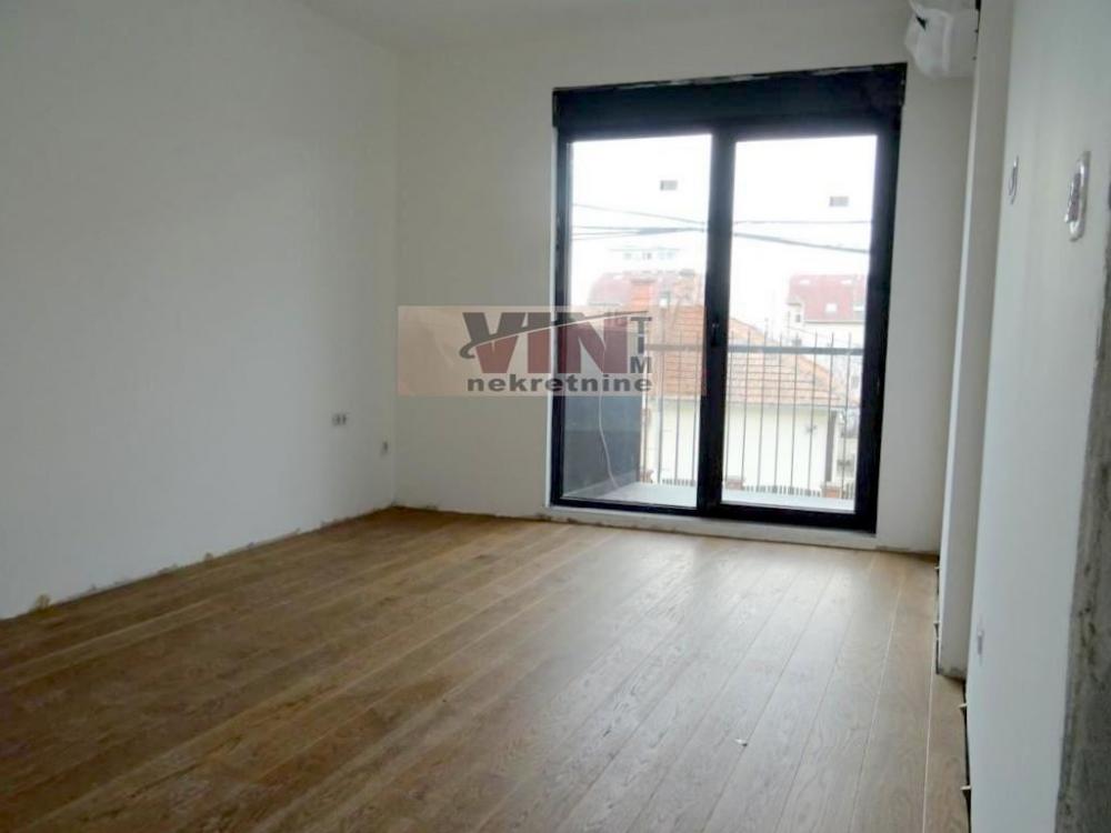 Stan na prodaju u Beogradu, Cvetkova pijaca, trosoban, 71m2, cena 193000 evra