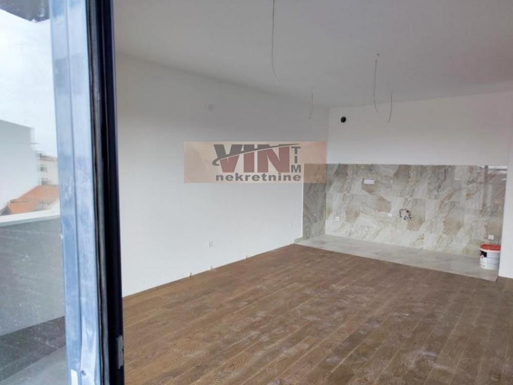 Stan na prodaju u Beogradu, Cvetkova pijaca, trosoban, 71m2, cena 193000 evra
