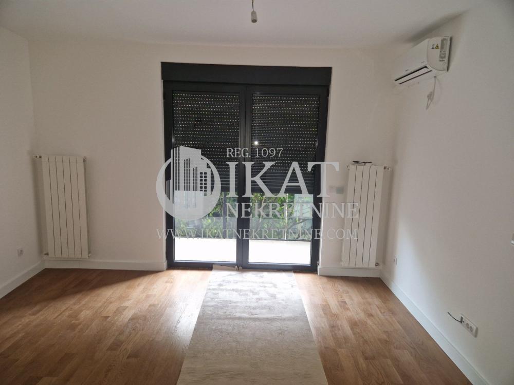 Stan na prodaju u Beogradu, Crveni Krst, cetvorosoban, 72m2, cena 237600 evra