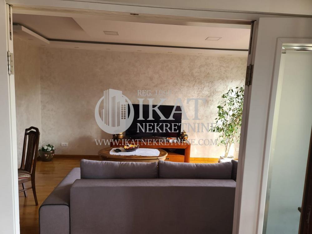 Stan na prodaju u Beogradu, Kalenić pijaca, cetvorosoban, 102m2, cena 390000 evra