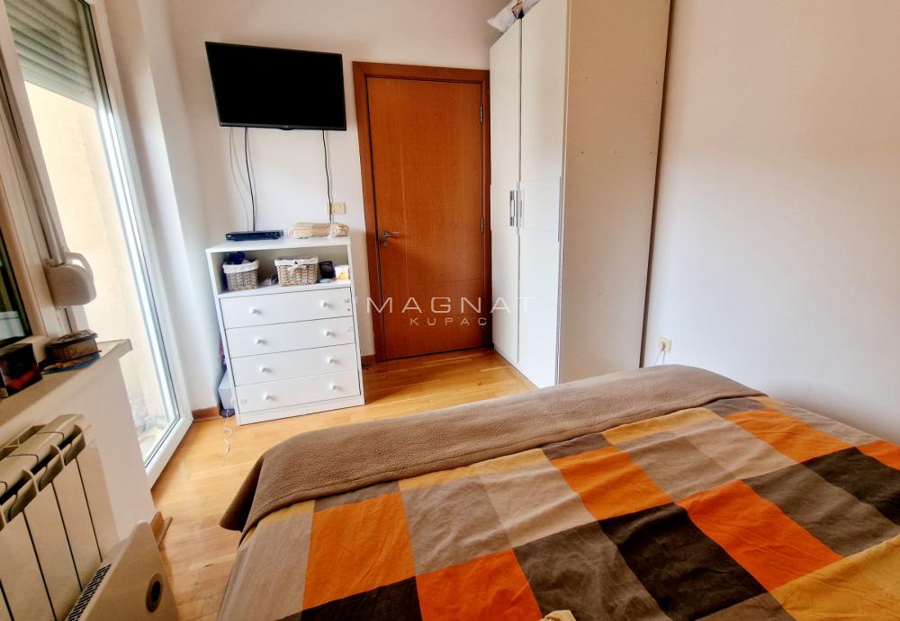 Stan na prodaju u Beogradu, Braće Jerković, trosoban, 67m2, cena 175000 evra