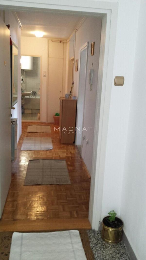 Stan na prodaju u Beogradu, Borča, dvosoban, 57m2, cena 125000 evra