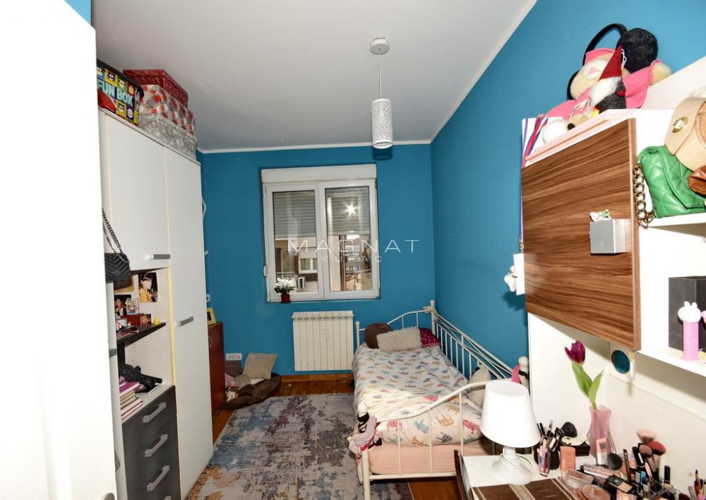 Stan na prodaju u Beogradu, Voždovac, trosoban, 70m2, cena 225000 evra