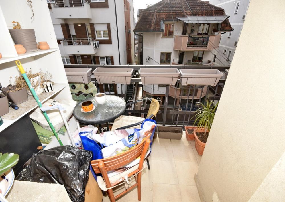 Stan na prodaju u Beogradu, Voždovac, trosoban, 70m2, cena 225000 evra