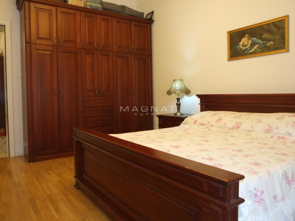 Stan na prodaju u Beogradu, Vračar, trosoban, 74m2, cena 318900 evra