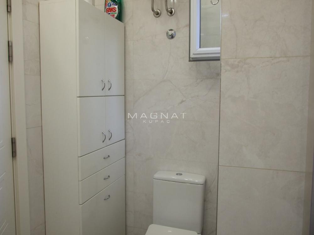 Stan na prodaju u Beogradu, Vračar, trosoban, 74m2, cena 318900 evra