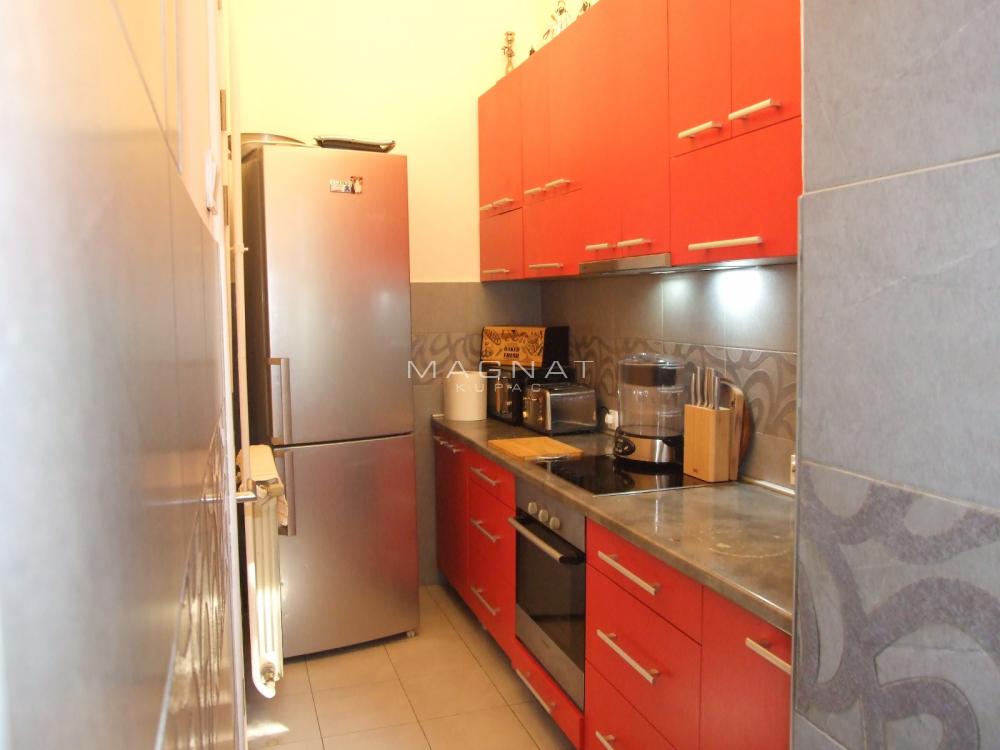 Stan na prodaju u Beogradu, Vračar, trosoban, 74m2, cena 318900 evra