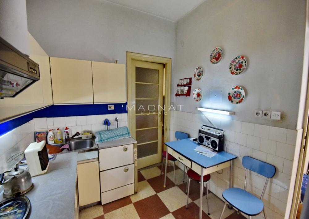 Stan na prodaju u Beogradu, Vračar, troiposoban, 94m2, cena 323000 evra