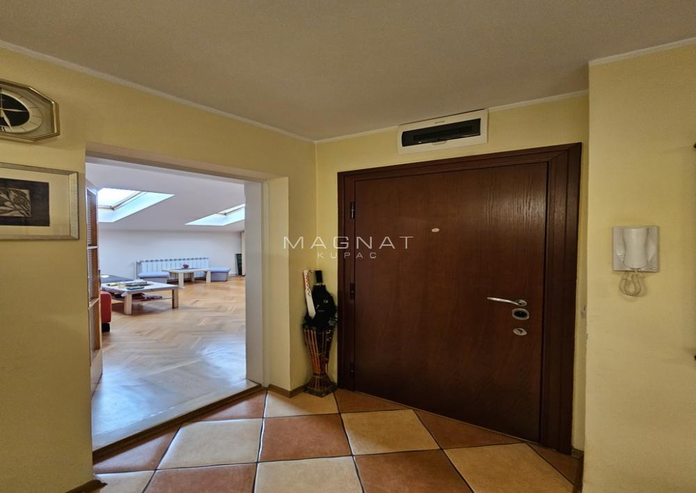 Stan na prodaju u Beogradu, Stari grad, trosoban, 81m2, cena 235000 evra