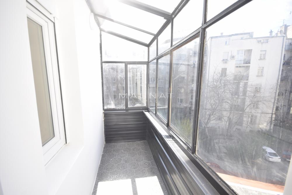 Stan na prodaju u Beogradu, Vračar, dvoiposoban, 50m2, cena 196000 evra