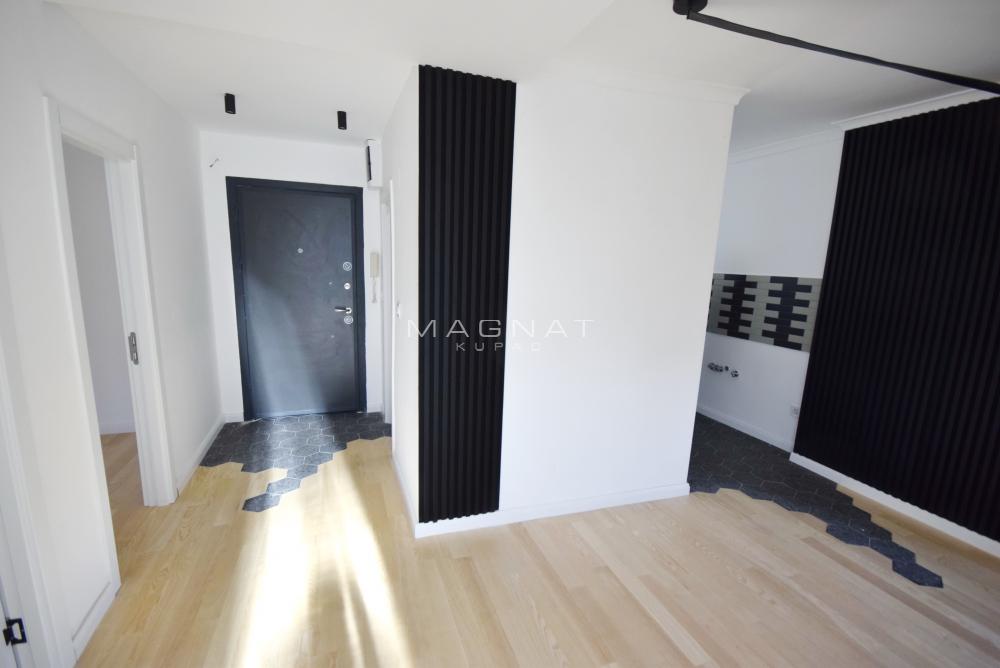 Stan na prodaju u Beogradu, Vračar, dvoiposoban, 50m2, cena 196000 evra
