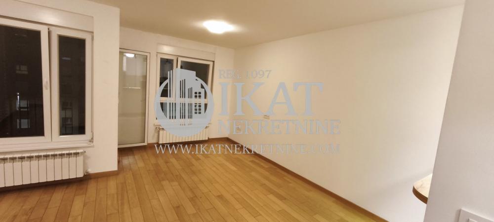 Stan na prodaju u Beogradu, Zemun, jednosoban, 37m2, cena 155000 evra