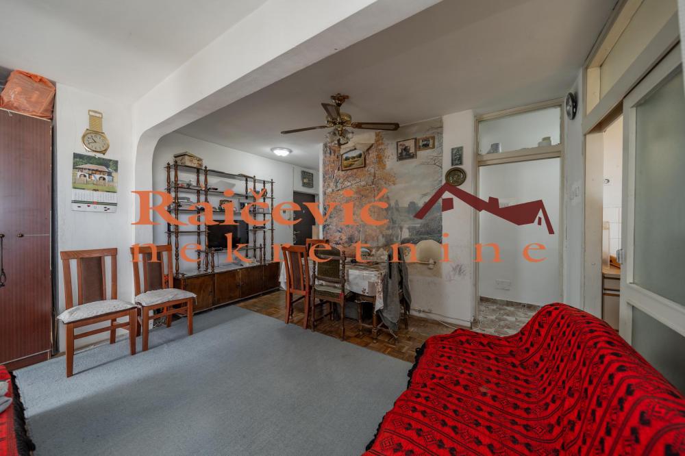 Stan na prodaju u Beogradu, Prvomajska, troiposoban, 75m2, cena 179000 evra