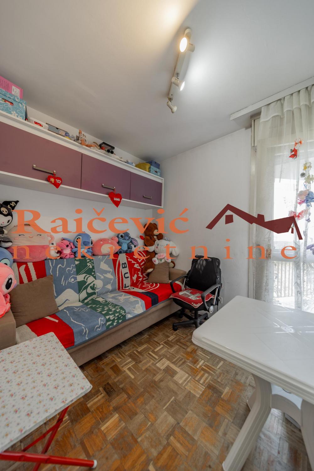 Stan na prodaju u Beogradu, Prvomajska, troiposoban, 75m2, cena 179000 evra