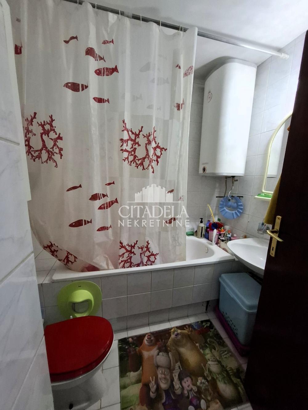 Stan na prodaju u Beogradu, Novi Beograd blok 62, jednoiposoban, 41m2, cena 148000 evra