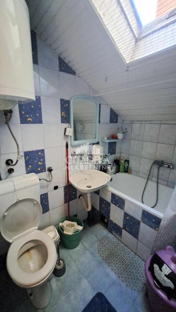 Stan na prodaju u Beogradu, Rakovica, dvoiposoban, 53m2, cena 115000 evra