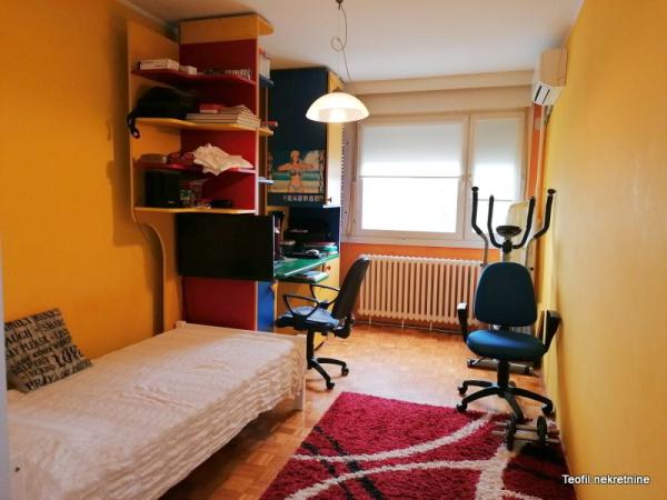 Stan na prodaju u Beogradu, Novi Beograd blok 61, trosoban, 84m2, cena 210000 evra