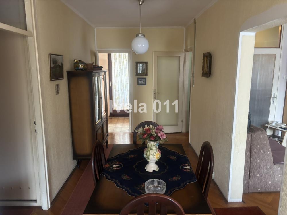 Stan na prodaju u Beogradu, Novi Beograd, troiposoban, 85m2, cena 252000 evra