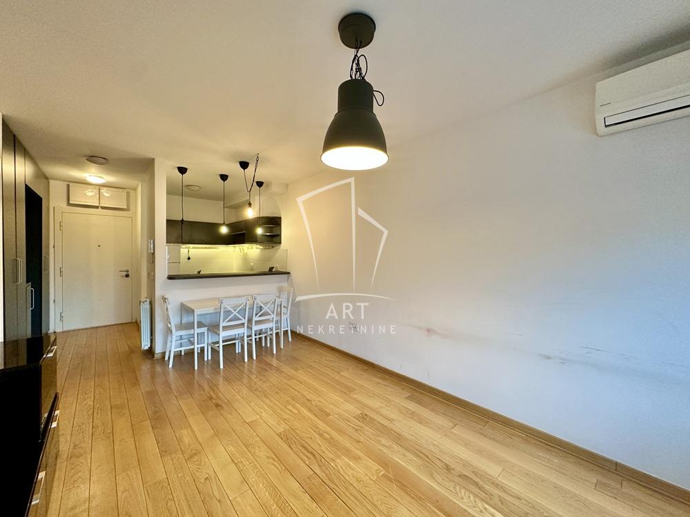 Stan na prodaju u Beogradu, Vračar, dvosoban, 42m2, cena 193000 evra