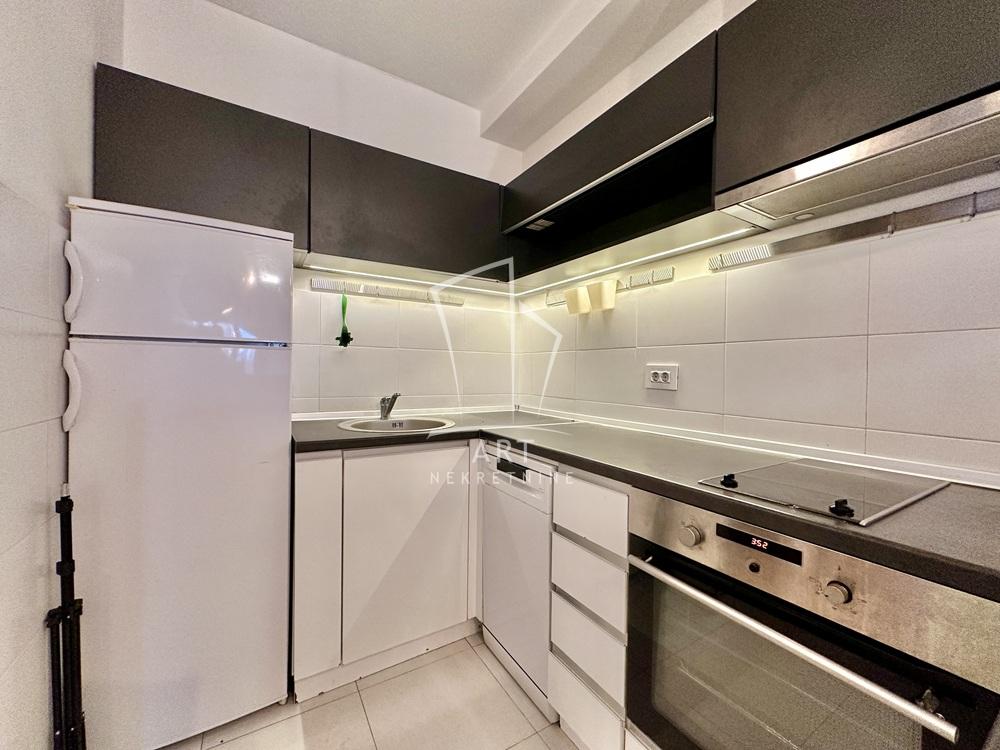 Stan na prodaju u Beogradu, Vračar, dvosoban, 42m2, cena 193000 evra
