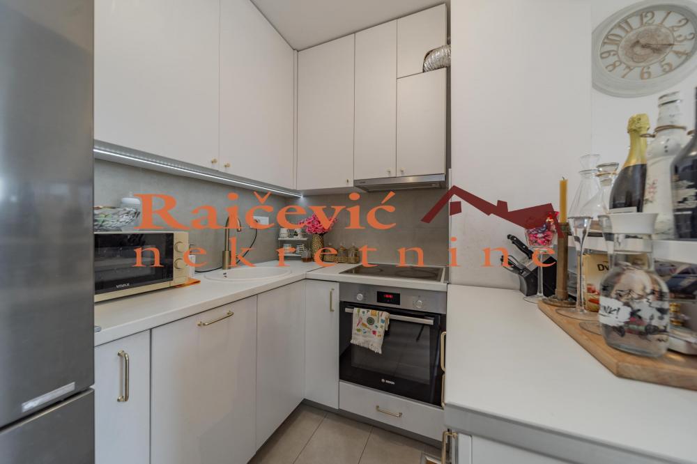 Stan na prodaju u Beogradu, Autokomanda, trosoban, 75m2, cena 219000 evra