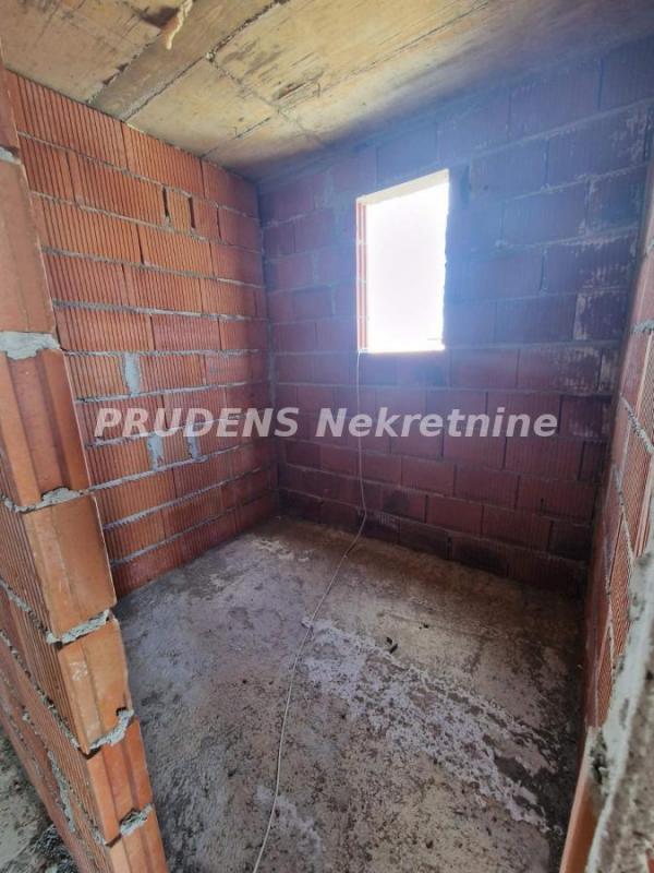 Stan na prodaju u Beogradu, Mirijevo, trosoban, 71m2, cena 148181 evra